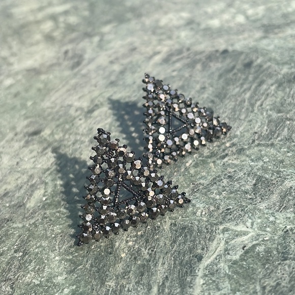 Triangle-shaped stud earrings | NWT - Picture 5 of 8